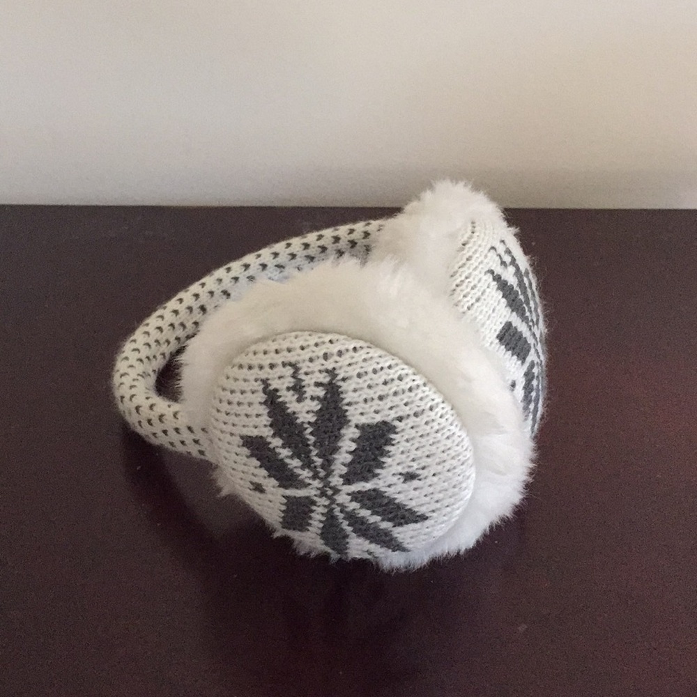 NWOT White and Gray Snowflake Earmuffs (OS)